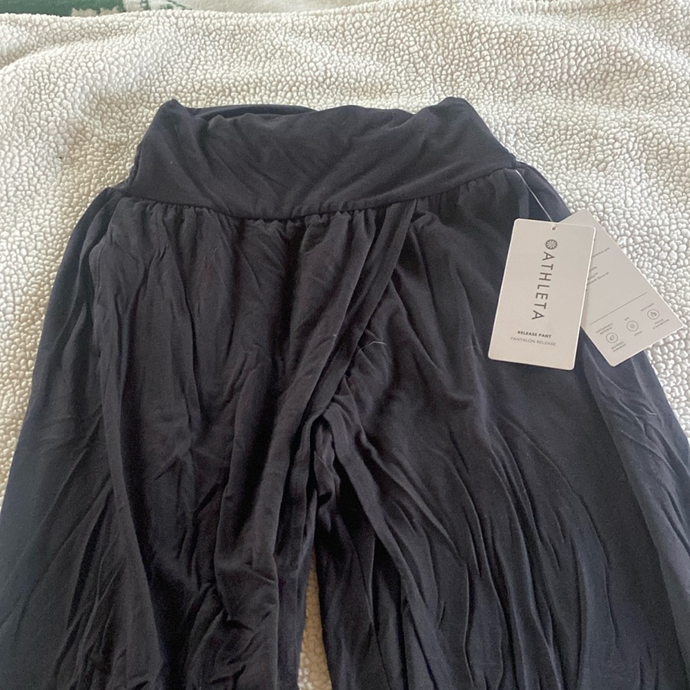 Release yoga pants